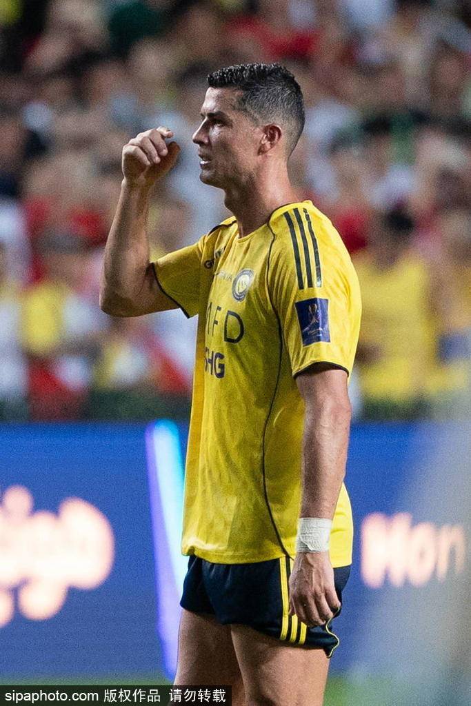 乐鱼体育线上网站包含C罗巅峰对决，萨拉赫与50激战老鹰分钟，高光表现胜负难料！的词条